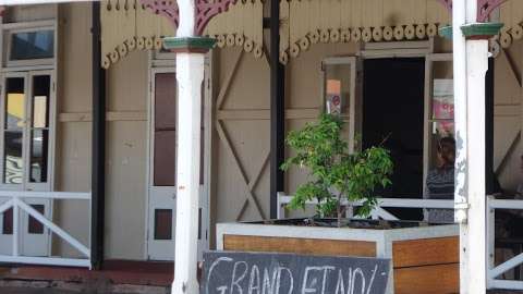 Photo: Lockyer Hotel